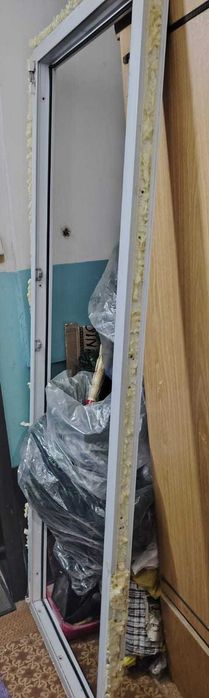 Продам балконную пластиковую дверь