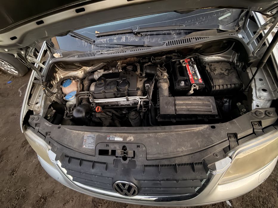 Dezmembrez dezmembrari vw touran 1.9 TDI BLS 105 cai 6+1 trepte 2007