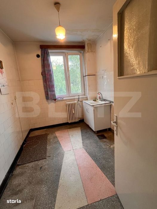 Apartament cu 3 camere, ultracentral, semidecomandat