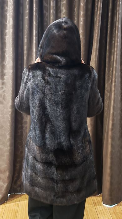 Норковая шуба Black Diamond с капюшоном Premium Mink