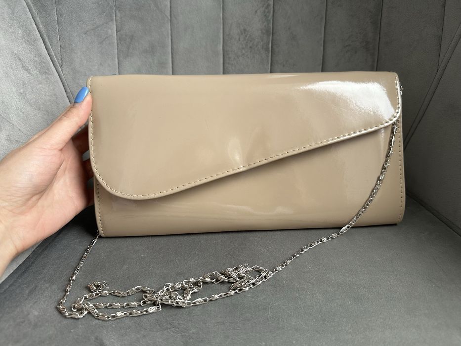 Бежова чанта клъч