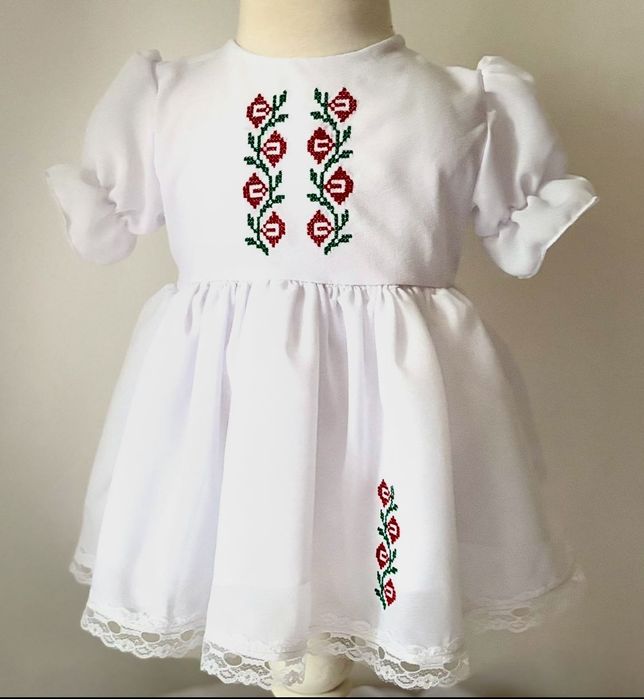 Costume tradiționale,brodate, pt fetițe