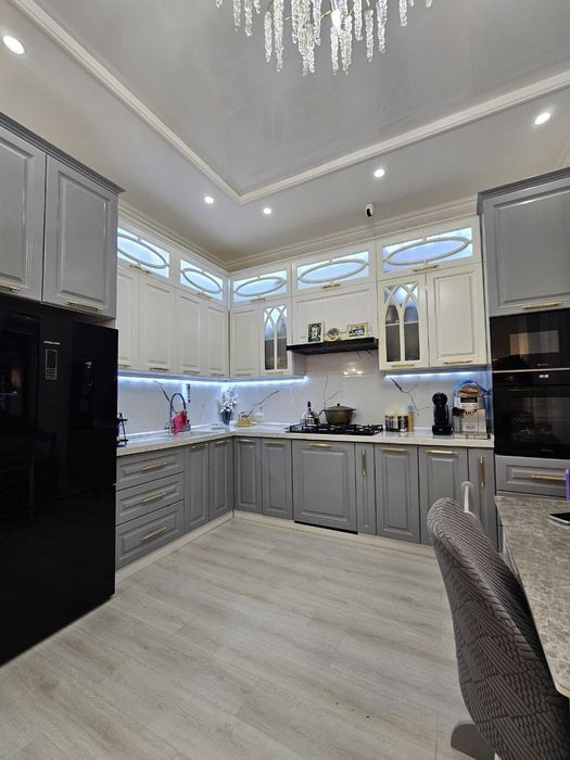 Феруза греческий городок. Продвется дом. 160м². 2 уровня