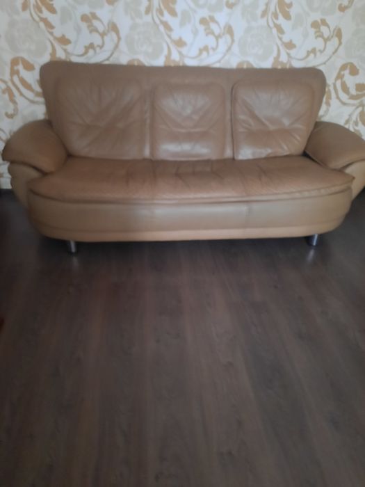 Диван и два кресла продам