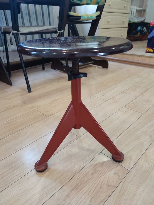 Стул для фортепиано