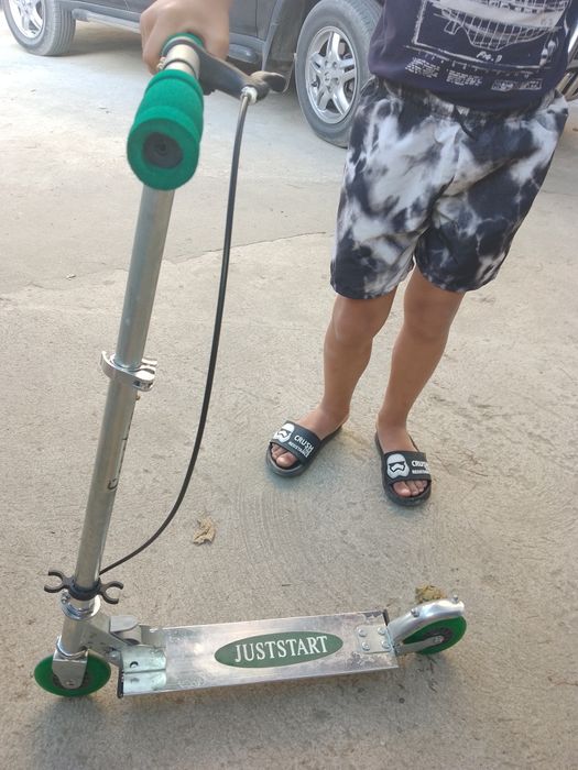 Детска тротинетка скутер