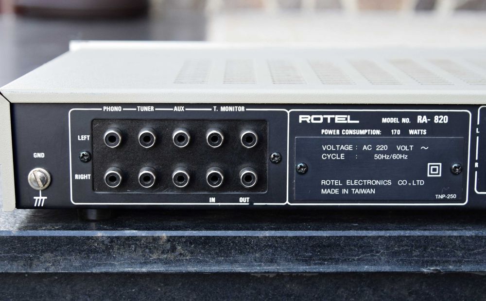 Amplificator Rotel RA-820