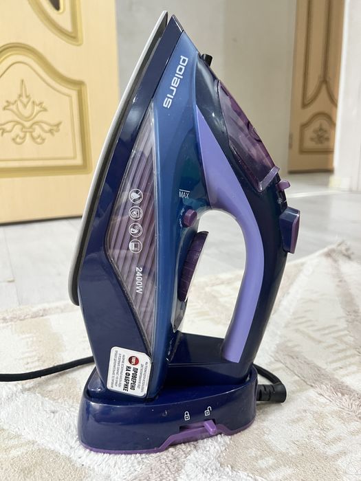 Беспроводной утюг POLARIS 2400W с док-станцией Состояние отличное.