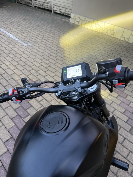 Motocicleta Zontes 125