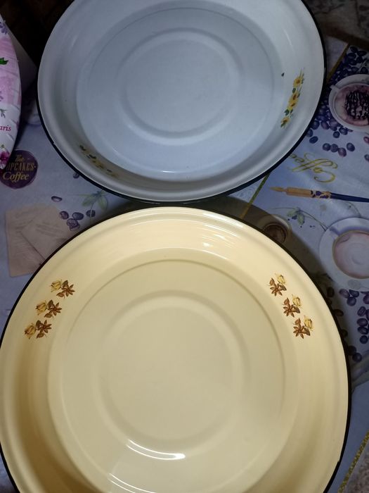 Блюда эмалированная.