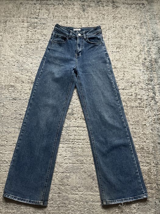 Прямые тёмно-синие джинсы