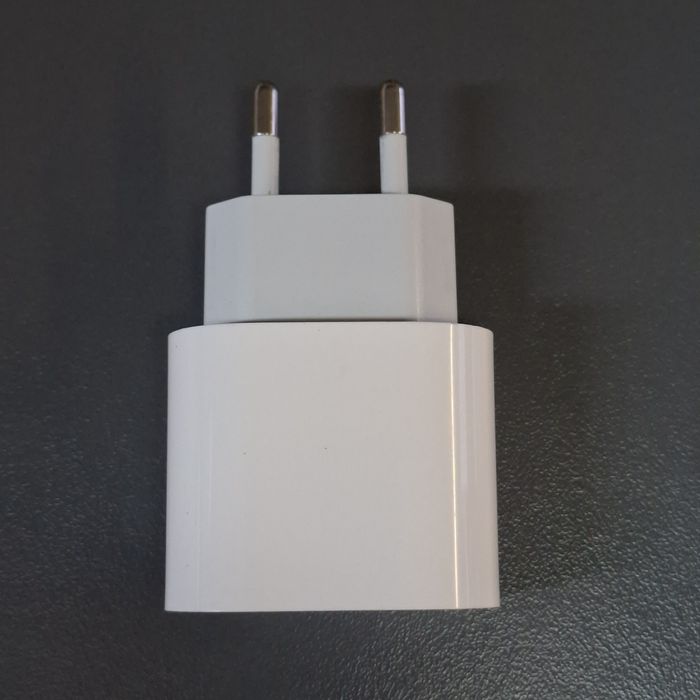 Адаптер Apple 20W  USB-C изход за iPhone 13 Бързо зарядно за айфон 1