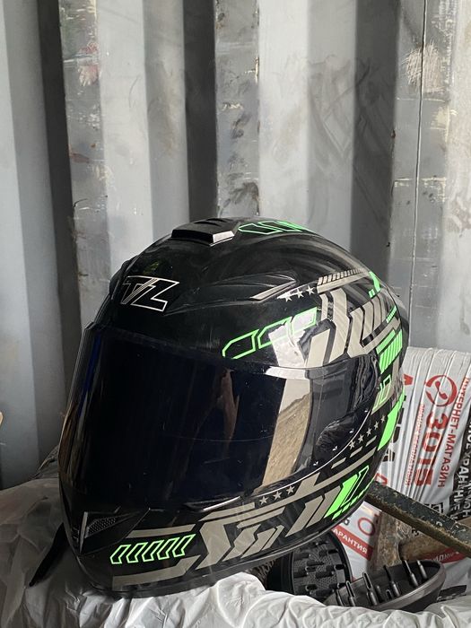 Шлем на мотоцикл