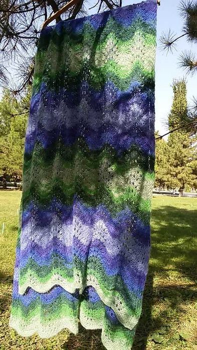 Палантин  (широкий шарф) вязаный