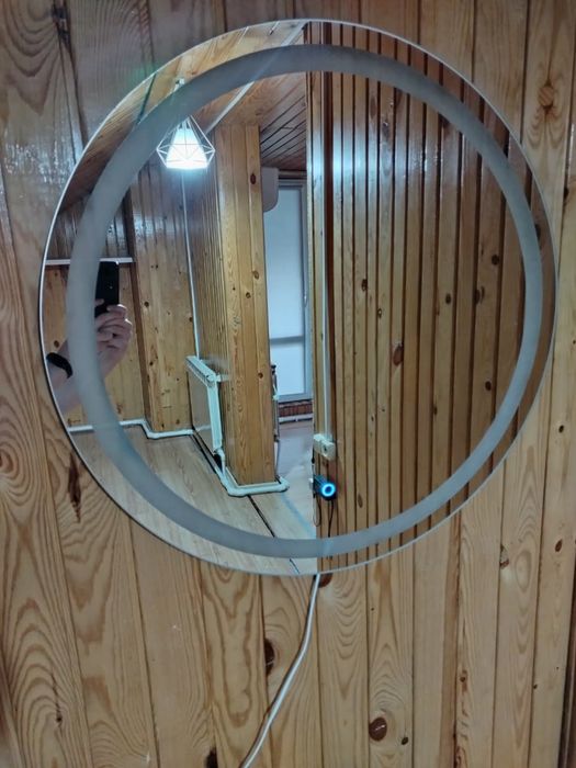 Продам зеркало с подсветкой