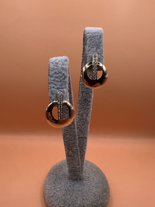 Продам золотые серьги.