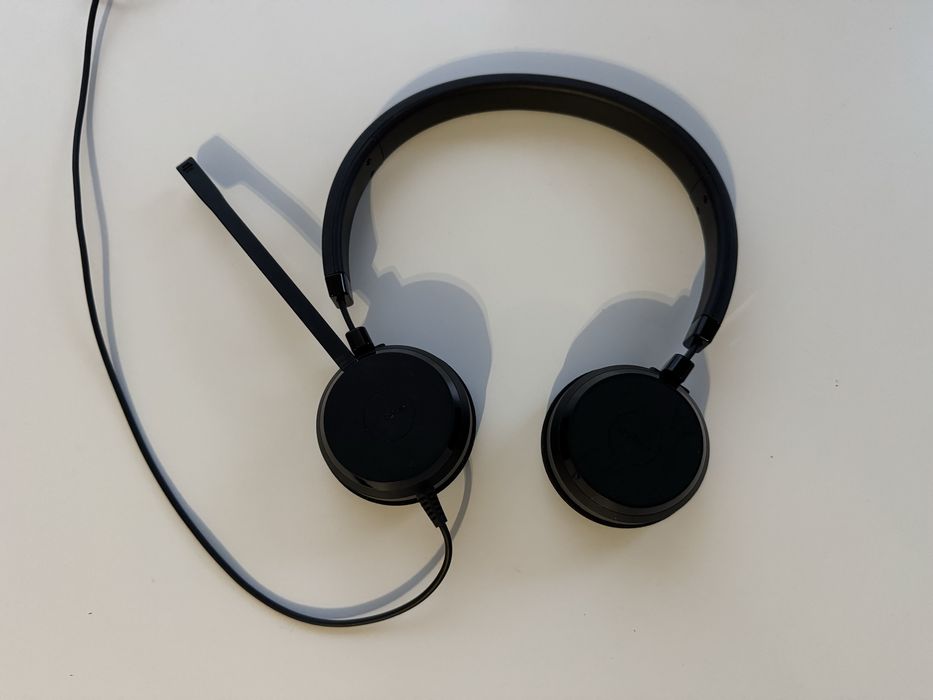 Jabra слушалки.