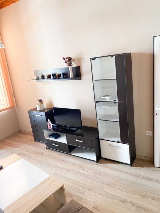 Дава се под наем Тристаен апартамент в Пловдив, Център - 105 кв.м за 550 € - Снимка #1