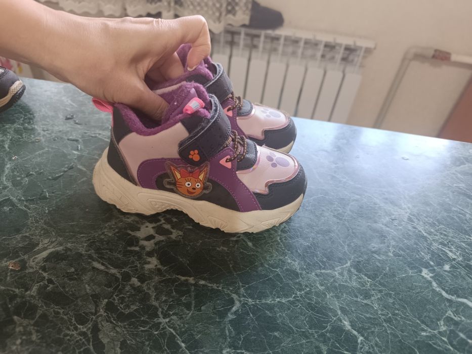 Детские кроссовки