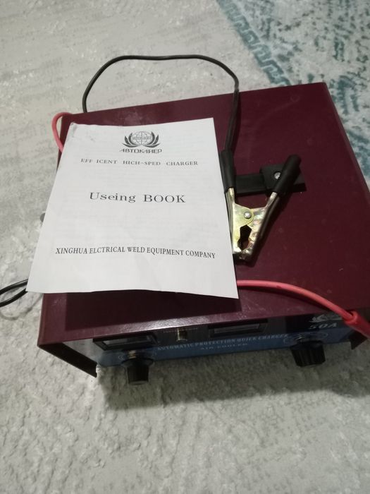 Акумуляторный зарядчик