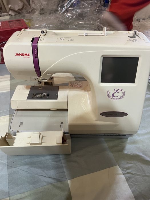 Вишивка машинка сотилади