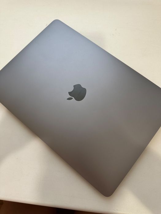 Продам macbook air 13 i3
