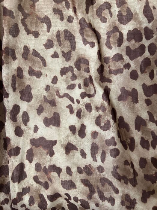 Пола с тигров десен