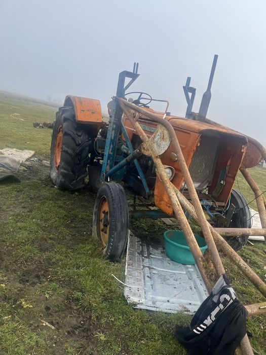 Vand tractor 611 cai fiat