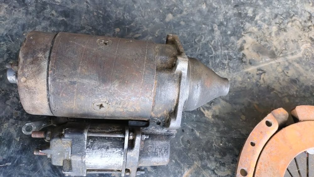 Части за Лада Нива ,козирка предно стъкло,,,ролбар