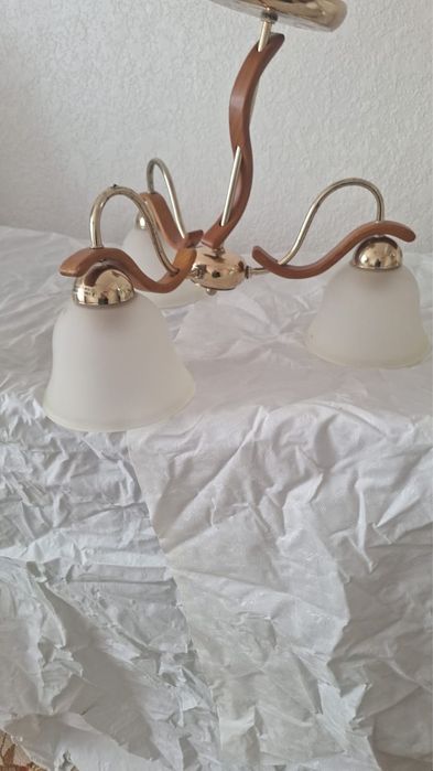 Продается люстры