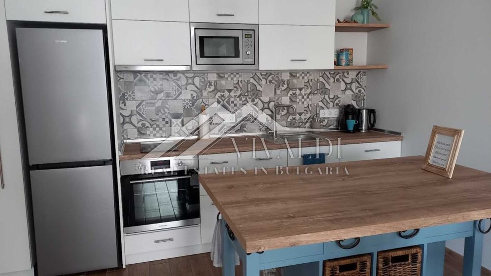 Двустаен под наем с ПАРКОМЯСТО в Св.Св.Константин и Елена