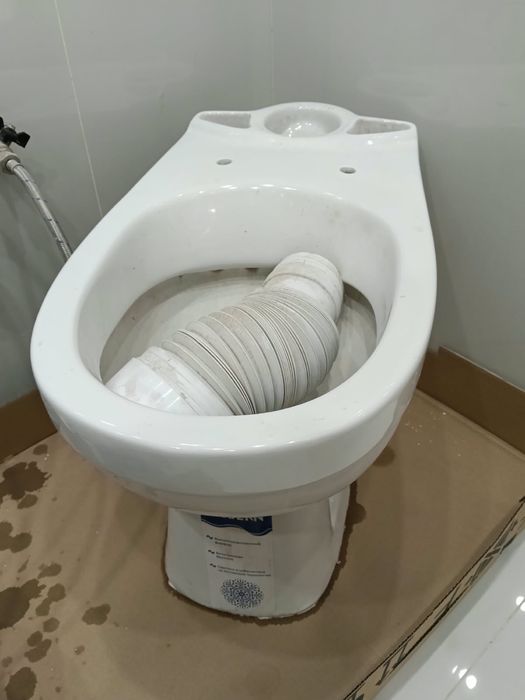 Унитаз б/у с гофрой