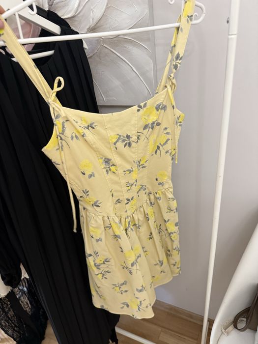 Zara Xs кокетна рокля