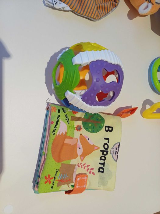 Бебешки играчки - плюшени и дрънкалки