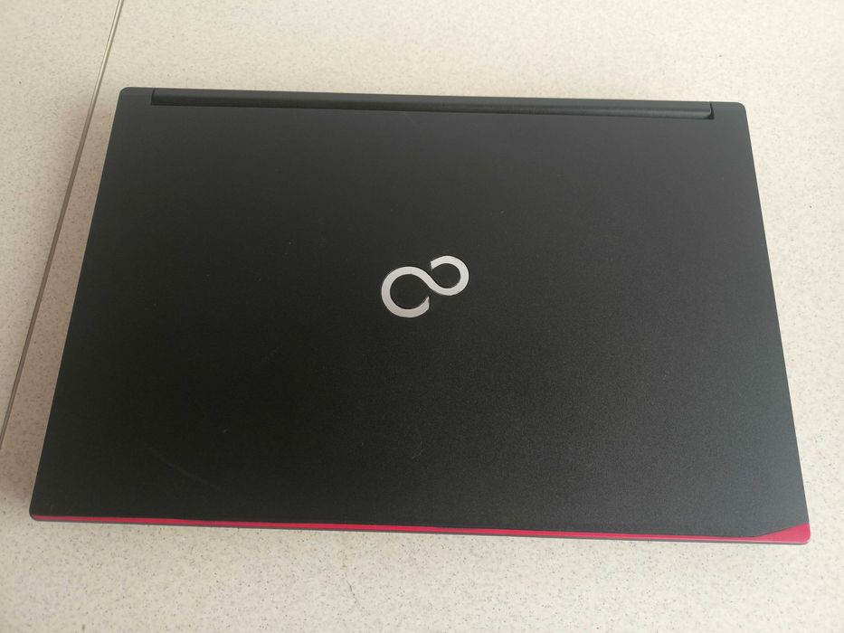 Laptop Fujitsu E556 display 15,6 Procesor I5-6200u ram 8 ddr4 SSD 256g
