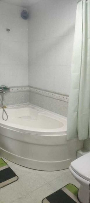 Shahar markazida 3 honali kvartira sotiladi