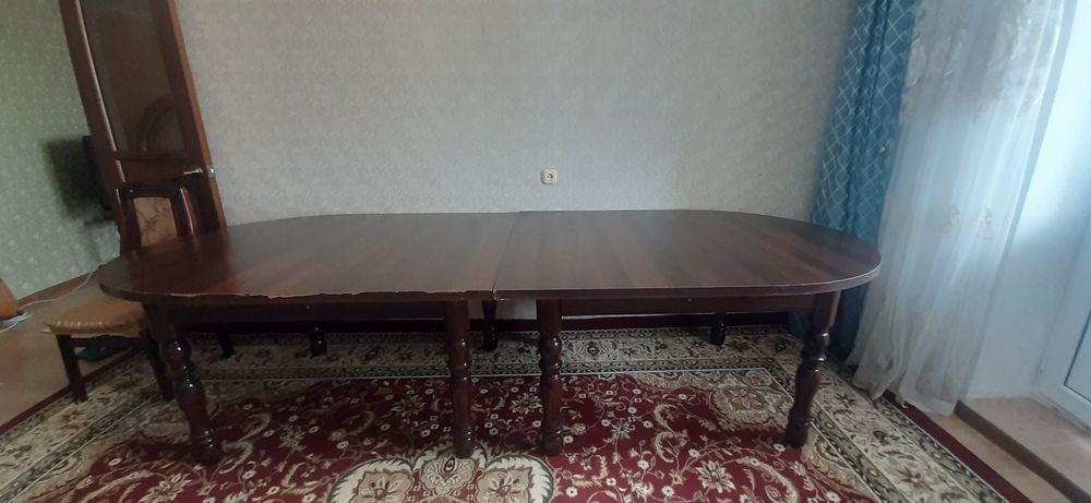 Продам стол для гостинной