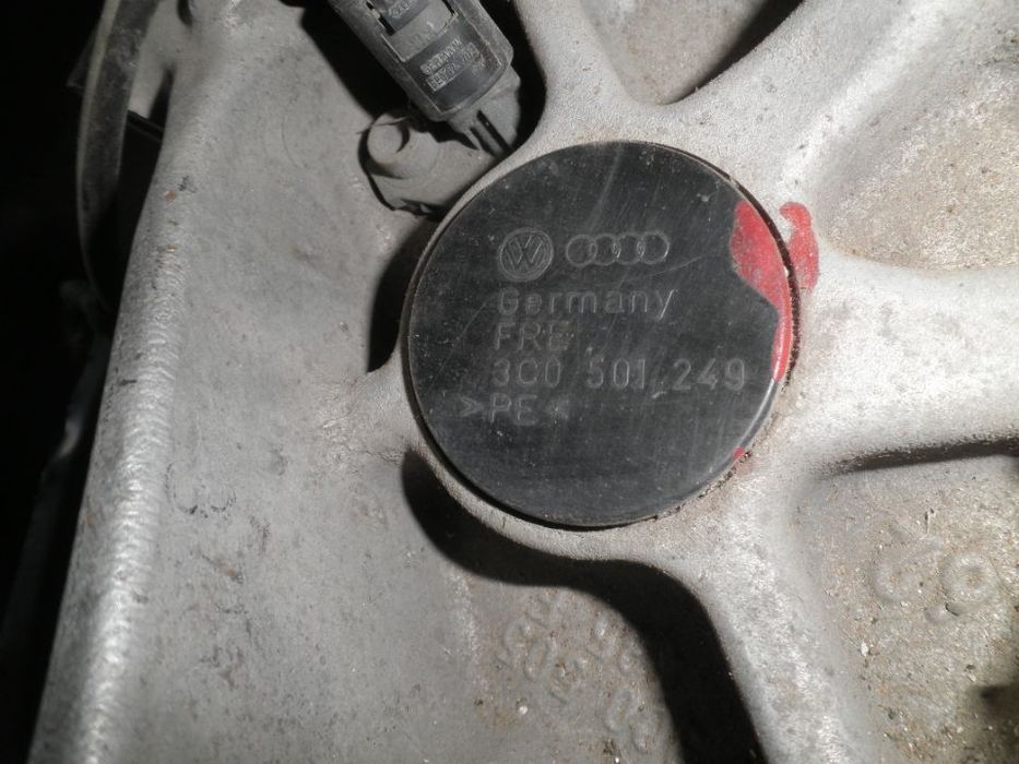 fuzeta stanga spate vw passat b7 3c0501249