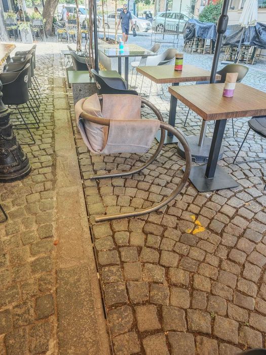 Столове Byron Botker