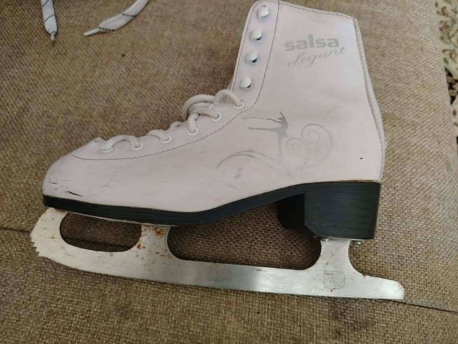 Продам коньки зимние