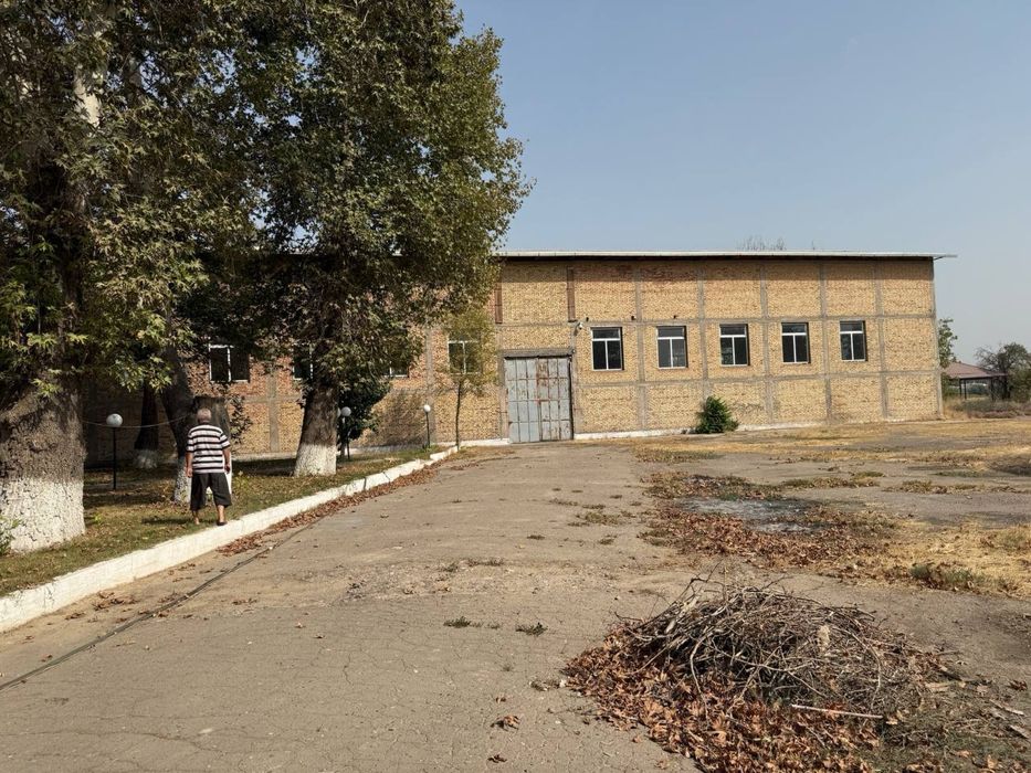 Нотурар бино сотилади 1,8 гектар Янги Узбекистон тарафда