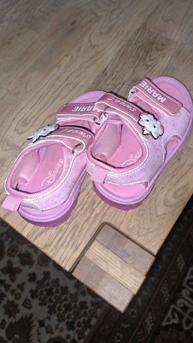 Детскиии сандали