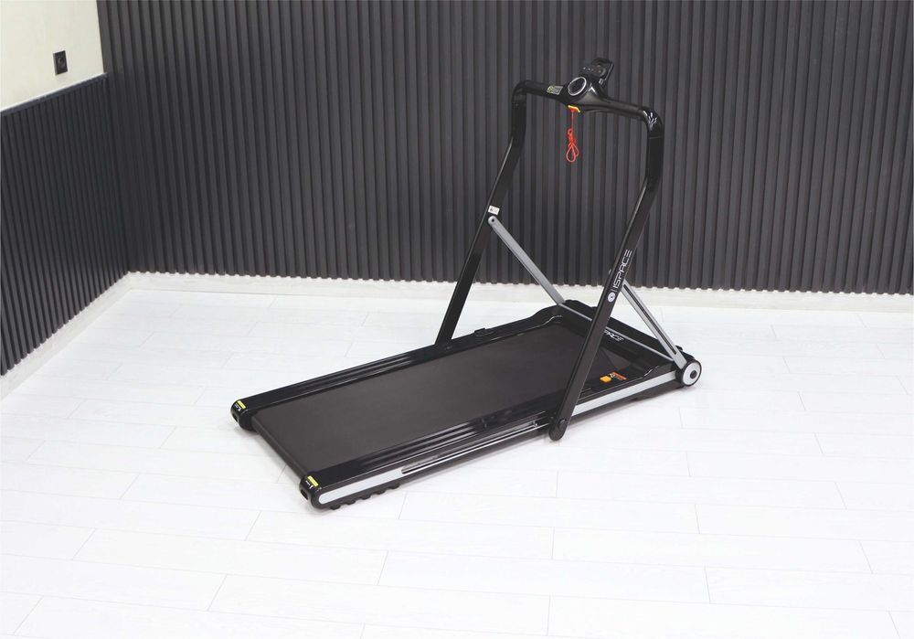 Беговая дорожка с индикацией времени тренировки.