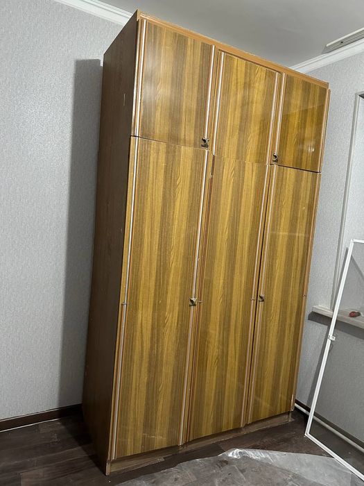 Продаеться шкаф.
