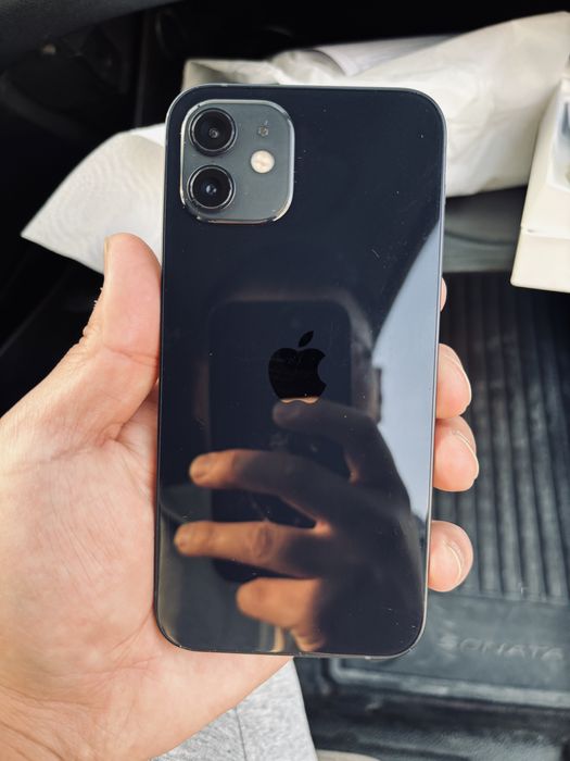 Продам Iphone 12