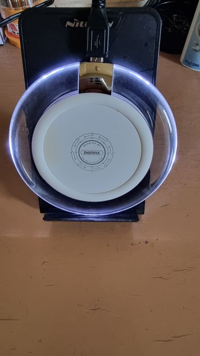 Wireless безжично зарядно със LED подсветка.