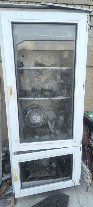 Xaladinik cccr. Oldiga akfadan oynalik qilingan  i