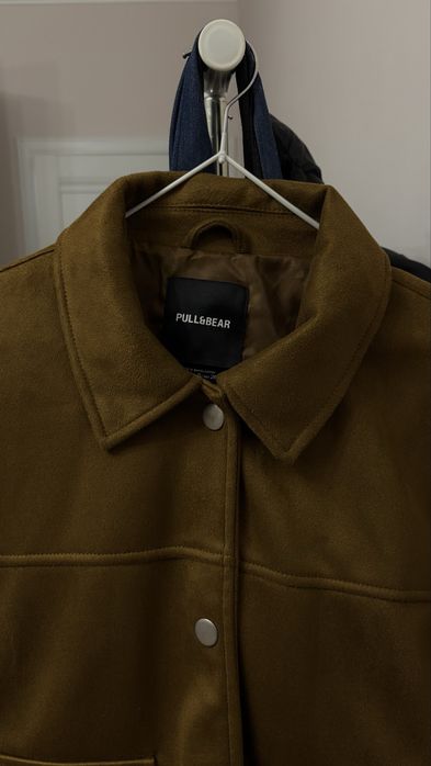 Куртка из искусственной замши pull&bear