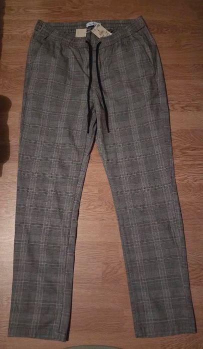 Pantaloni Reserved noi
