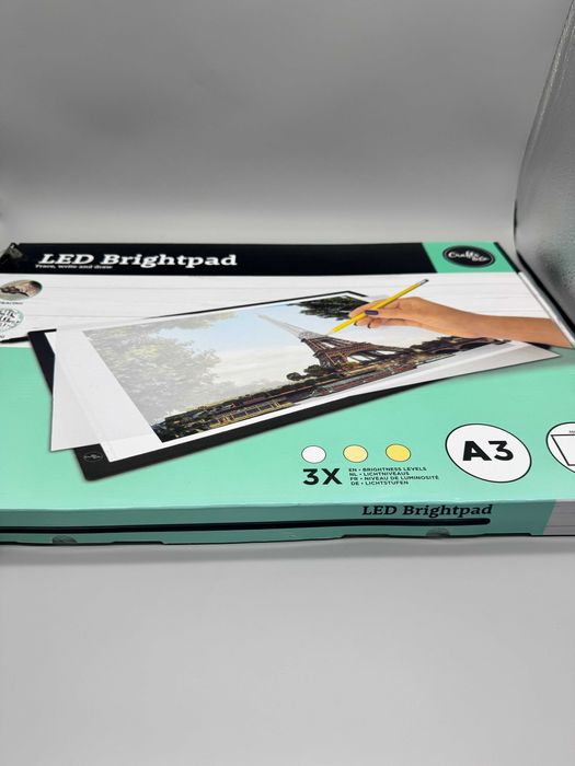 LED Brightpad XL- светлинна подложка за рисуване,скици,размер A3! Нова